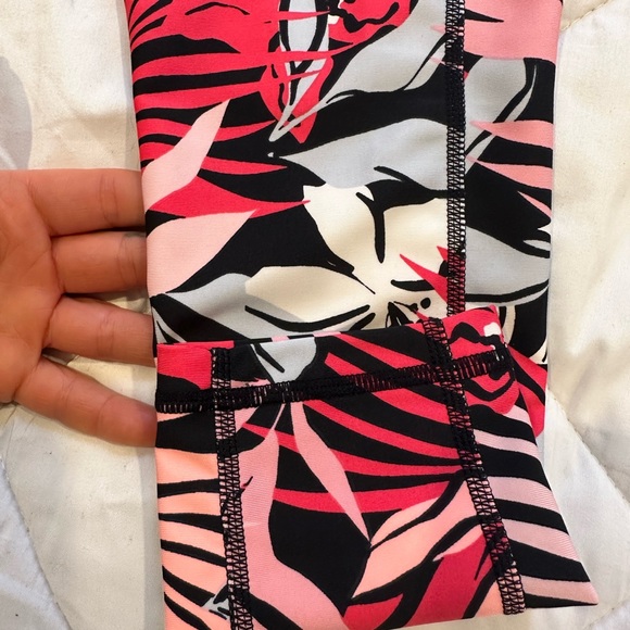 NWT- DKNY Sport 🩷Brand New! Small 7/8 ~Yoga/Workout pants! ~ Great Stretch - Picture 7 of 9